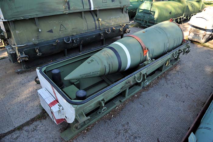 Bojová hlavice rakety kompletu "Točka" v kódu NATO SS-21 " SCARAB" (70km) která byla rovněž ve výzbroji ČSLA