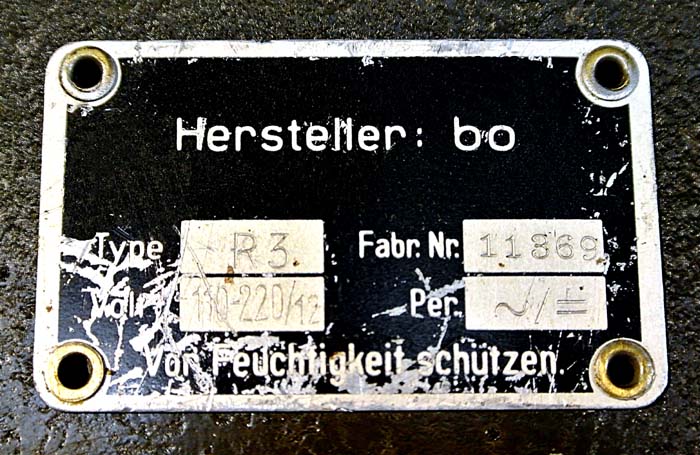 Zpravodajský přijímač R3 používaný Abwehrem. Dvoupísmenný krycí kód výrobce "bo" patřil firmě ELTZ - Rundfunkapparatefabrik Ing. Nikolaus - Wien 55, Gartengasse 14-16