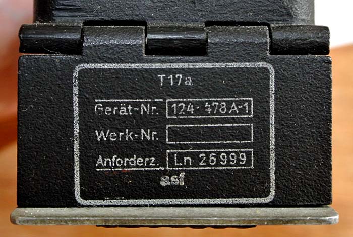 Telefrafní klíč T17a. Varianta výrobního štítku ve formě potisku. Krycí kód "asf" odkazuje na společnost Graetz A.G. Berlin SO36, Elsenstrasse 90-96