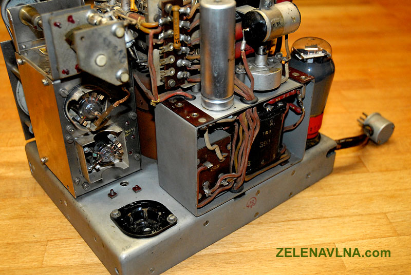Radiostanice DR38A Philips (Ultra-Kurzwellen Sende-Empfangsanlage) Radiostanice WWII Schutzpolizei SchuPo ČSLA policie