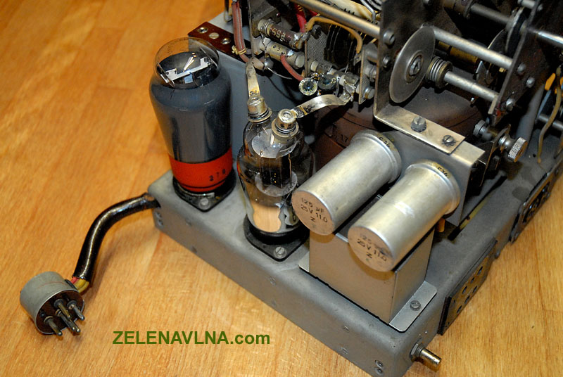 Radiostanice DR38A Philips (Ultra-Kurzwellen Sende-Empfangsanlage) Radiostanice WWII Schutzpolizei SchuPo ČSLA policie