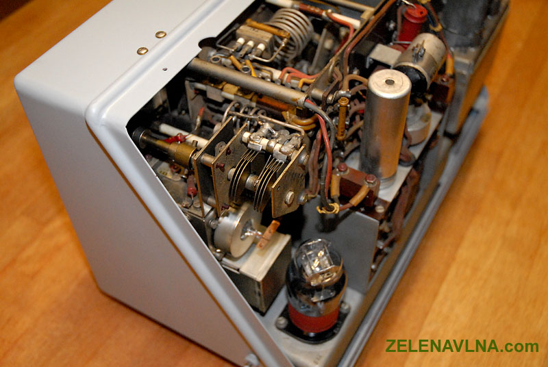 Radiostanice DR38A Philips (Ultra-Kurzwellen Sende-Empfangsanlage) Radiostanice WWII Schutzpolizei SchuPo ČSLA policie